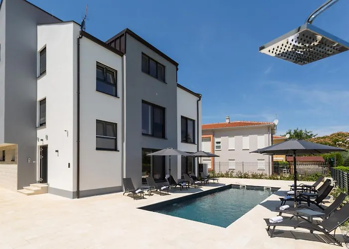 Apartment Matic With Balcony And Shared Pool
