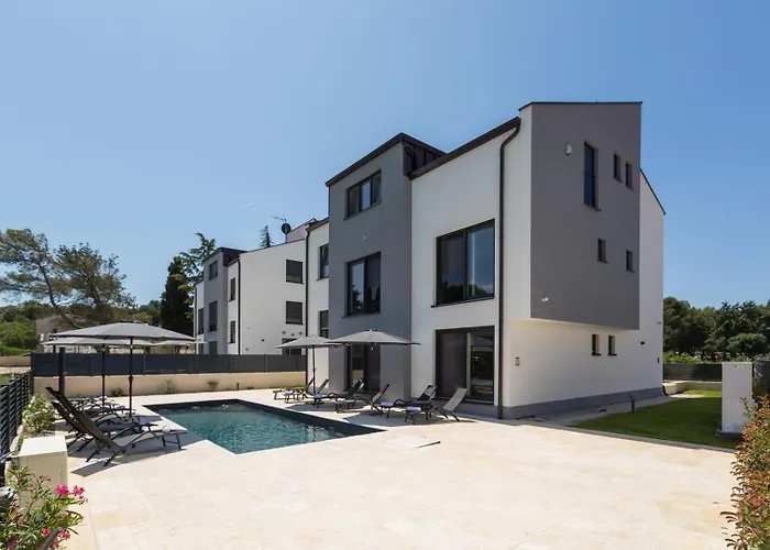 Apartment Matic With Balcony And Shared Pool