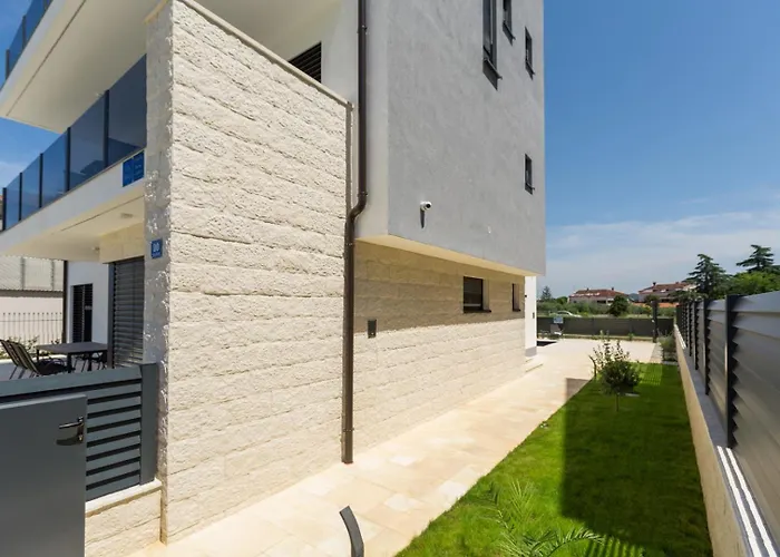 Matic With Balcony And Shared Pool Apartment Funtana