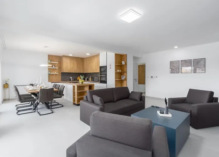 Apartment Matic With Balcony And Shared Pool Funtana