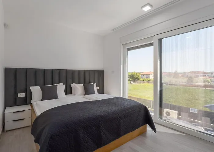 Matic With Balcony And Shared Pool Funtana