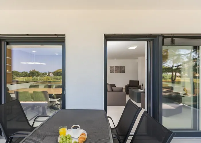 Matic With Balcony And Shared Pool * Funtana