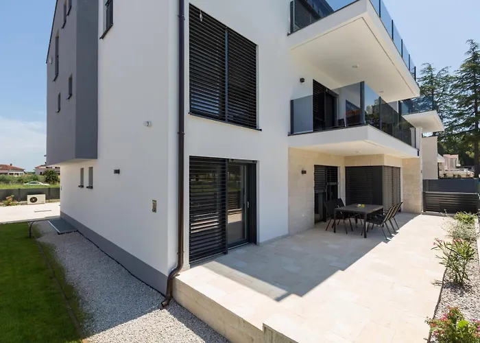 Matic With Balcony And Shared Pool Apartment Funtana