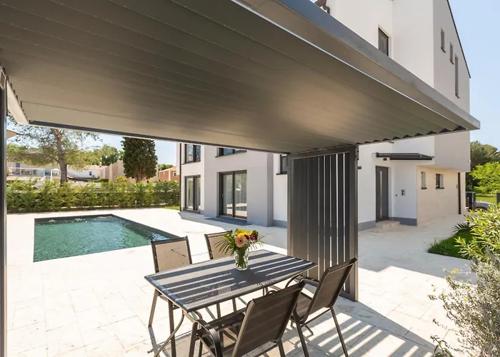 Apartment Matic With Balcony And Shared Pool