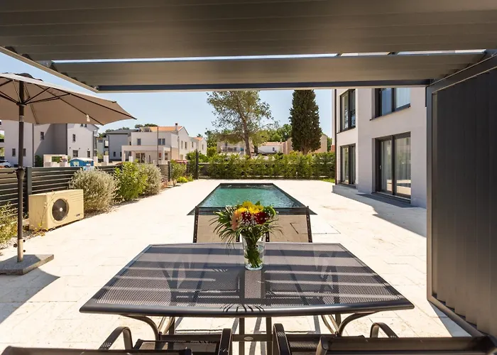 Matic With Balcony And Shared Pool Apartment Funtana