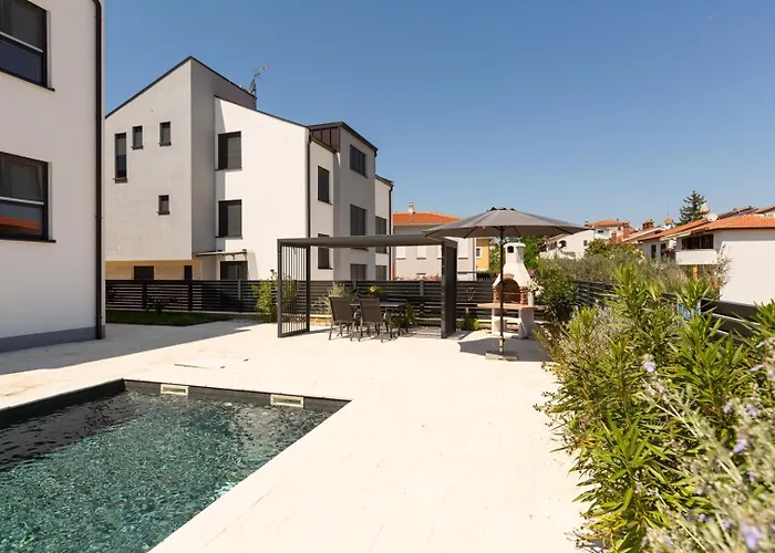 Apartment Matic With Balcony And Shared Pool Funtana