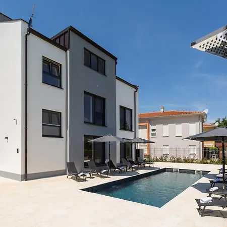 Apartment Matic With Balcony And Shared Pool