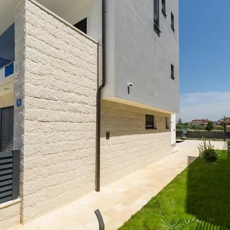 Matic With Balcony And Shared Pool Apartment Funtana