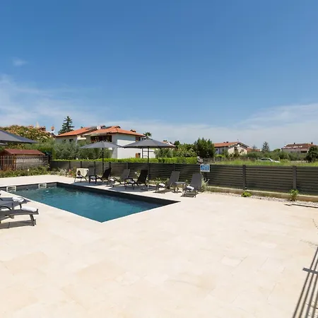 Matic With Balcony And Shared Pool *