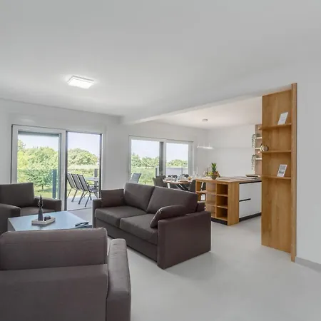 Matic With Balcony And Shared Pool Apartment *