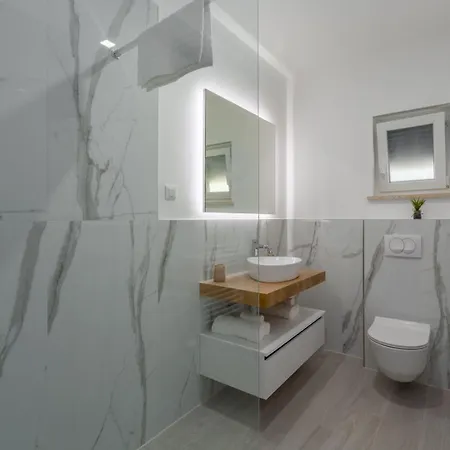 Apartment Matic With Balcony And Shared Pool Funtana