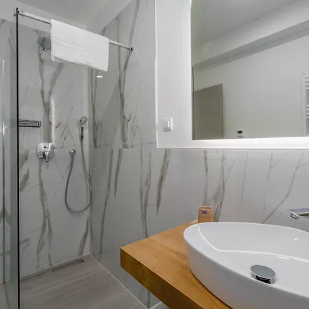 Apartment Matic With Balcony And Shared Pool