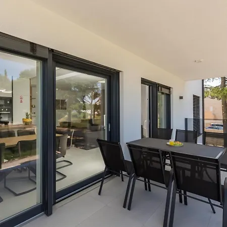 Matic With Balcony And Shared Pool Funtana