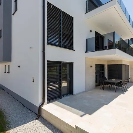 Matic With Balcony And Shared Pool Apartment Funtana