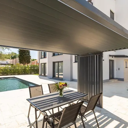 Apartment Matic With Balcony And Shared Pool