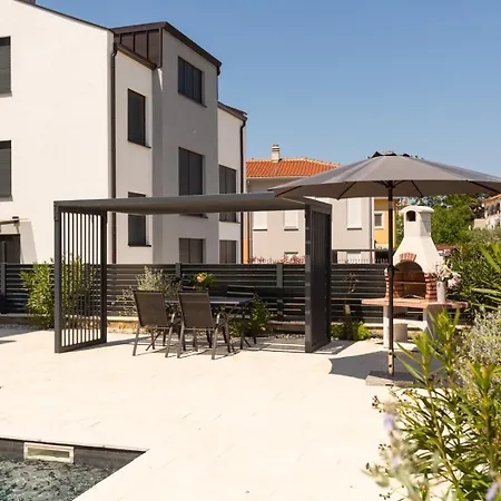 Apartment Matic With Balcony And Shared Pool