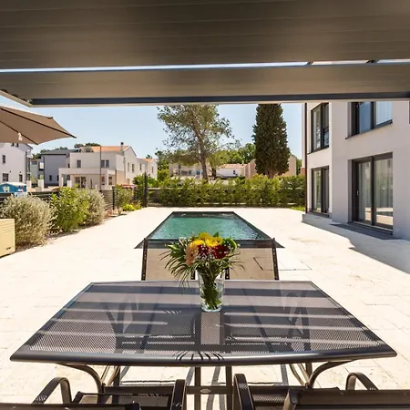 Matic With Balcony And Shared Pool Apartment Funtana