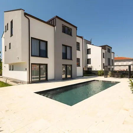 Matic With Balcony And Shared Pool * Funtana